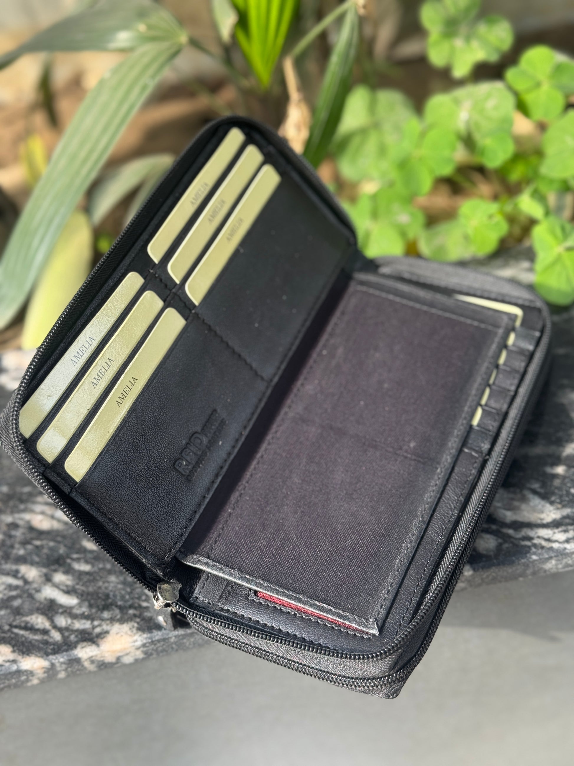 Checkbook Cover with Round Zipper