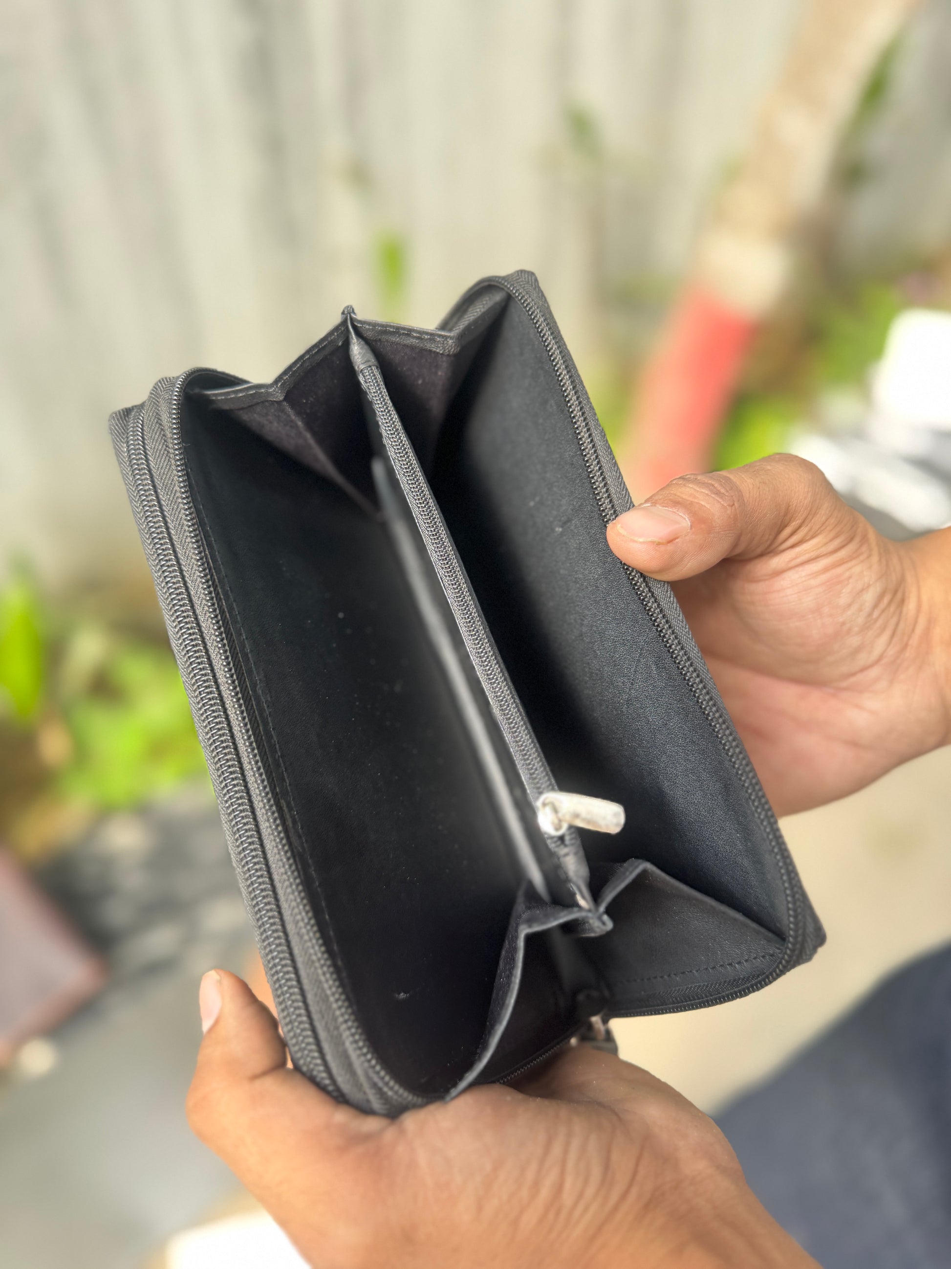 Checkbook Cover with Round Zipper