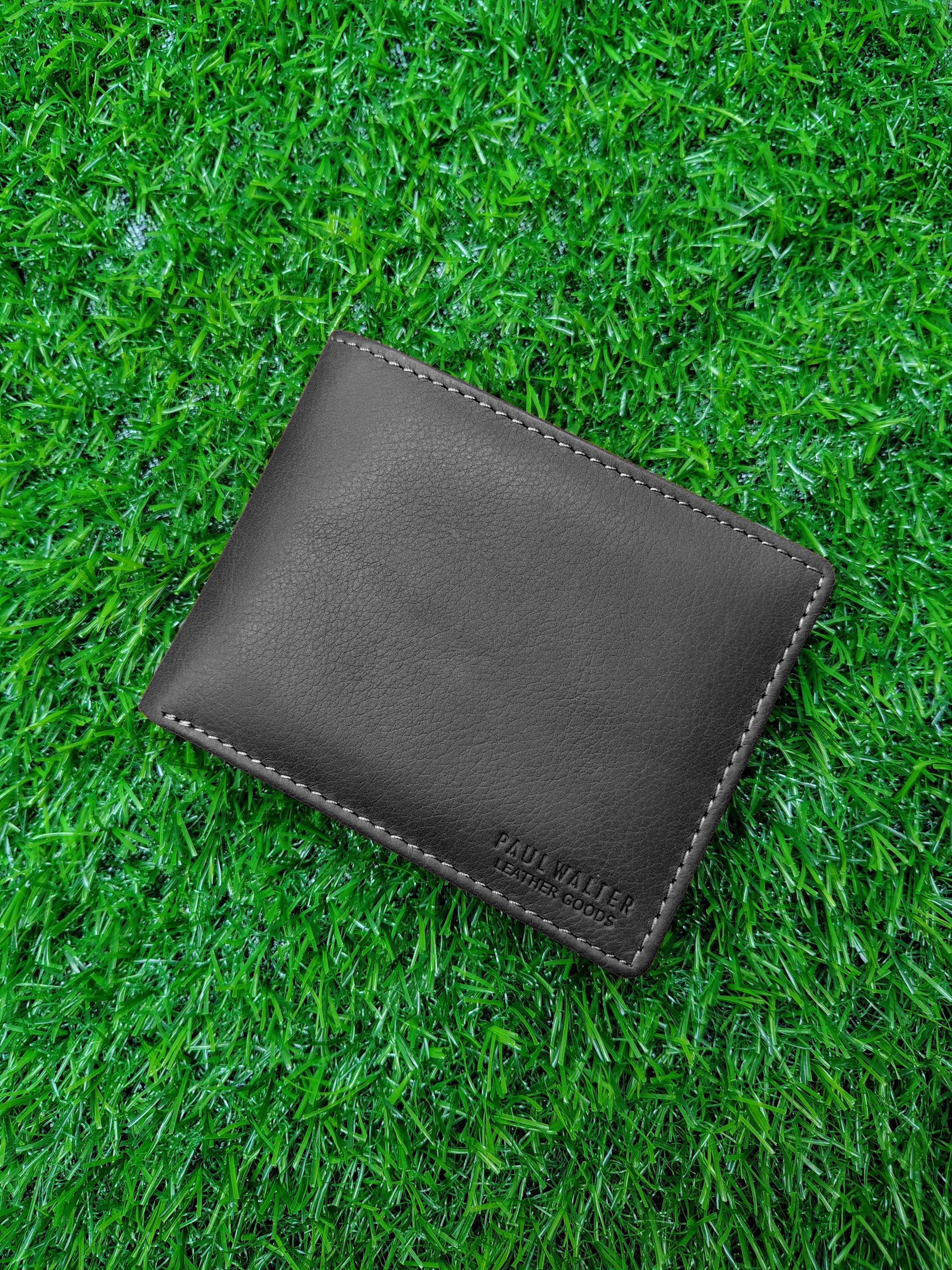 Bifold Wallet with Middle Zipper Pocket