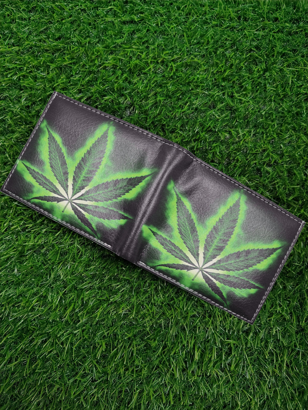 Marijuana Leaf Print Bifold Wallet