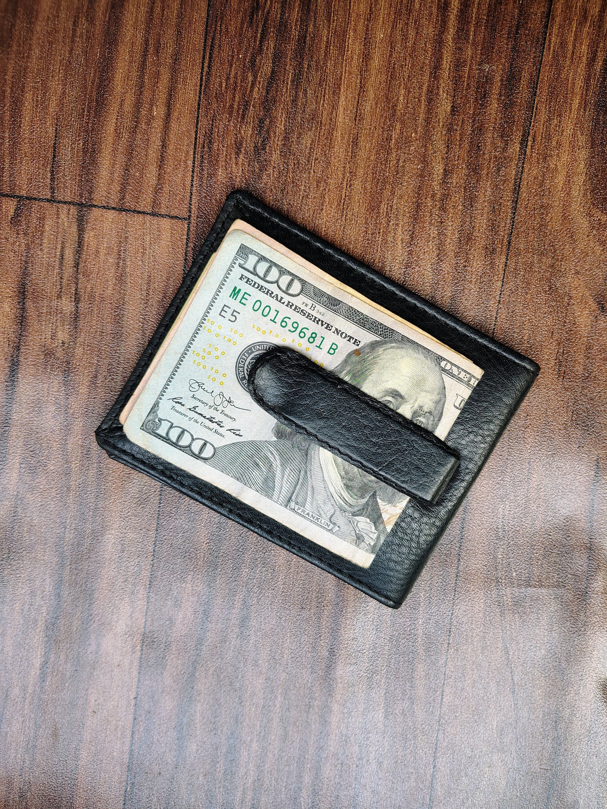 Bifold Money Clip Wallet with Bill Holder