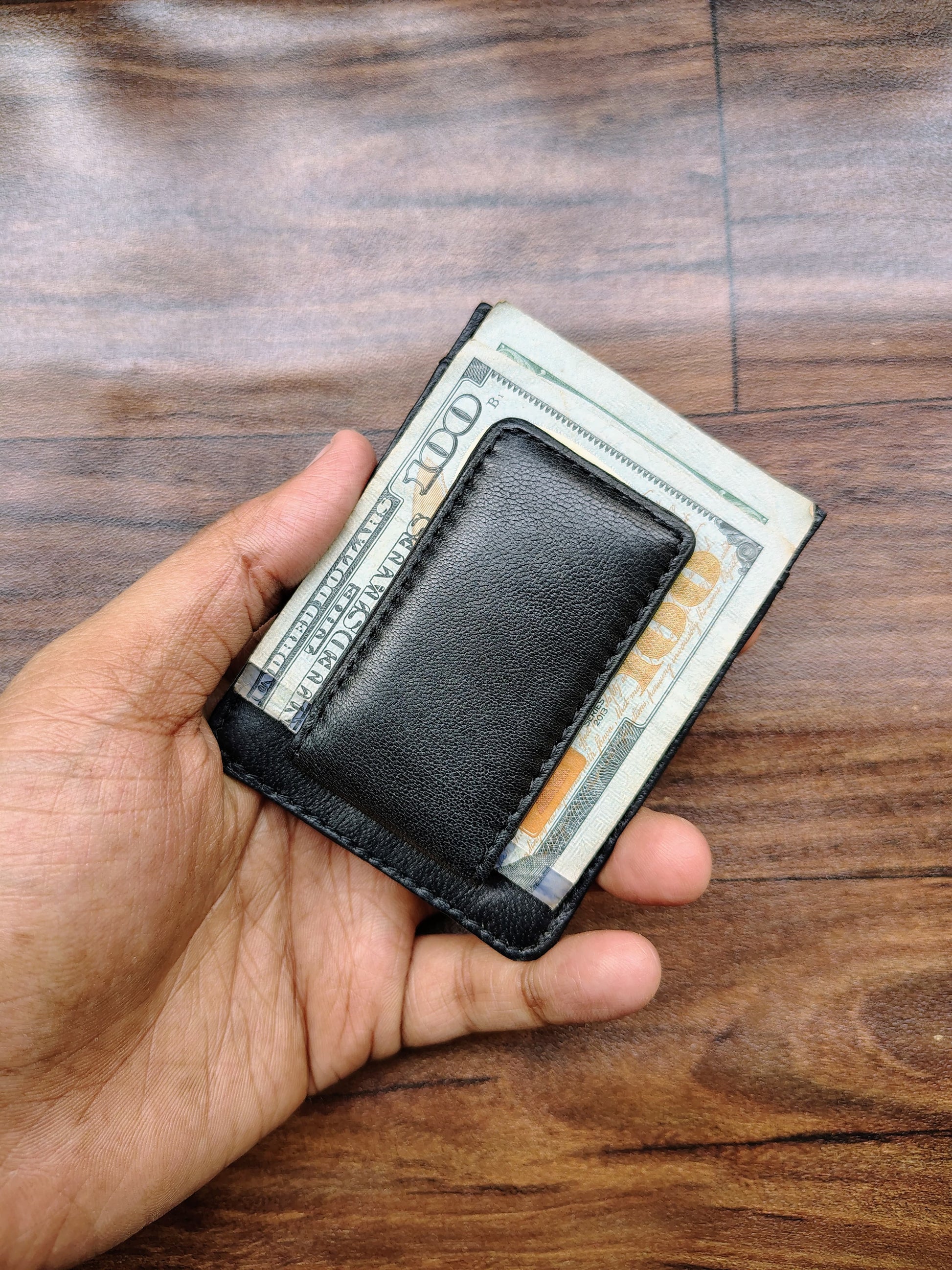 Money Clip with Magnetic Bill Holder