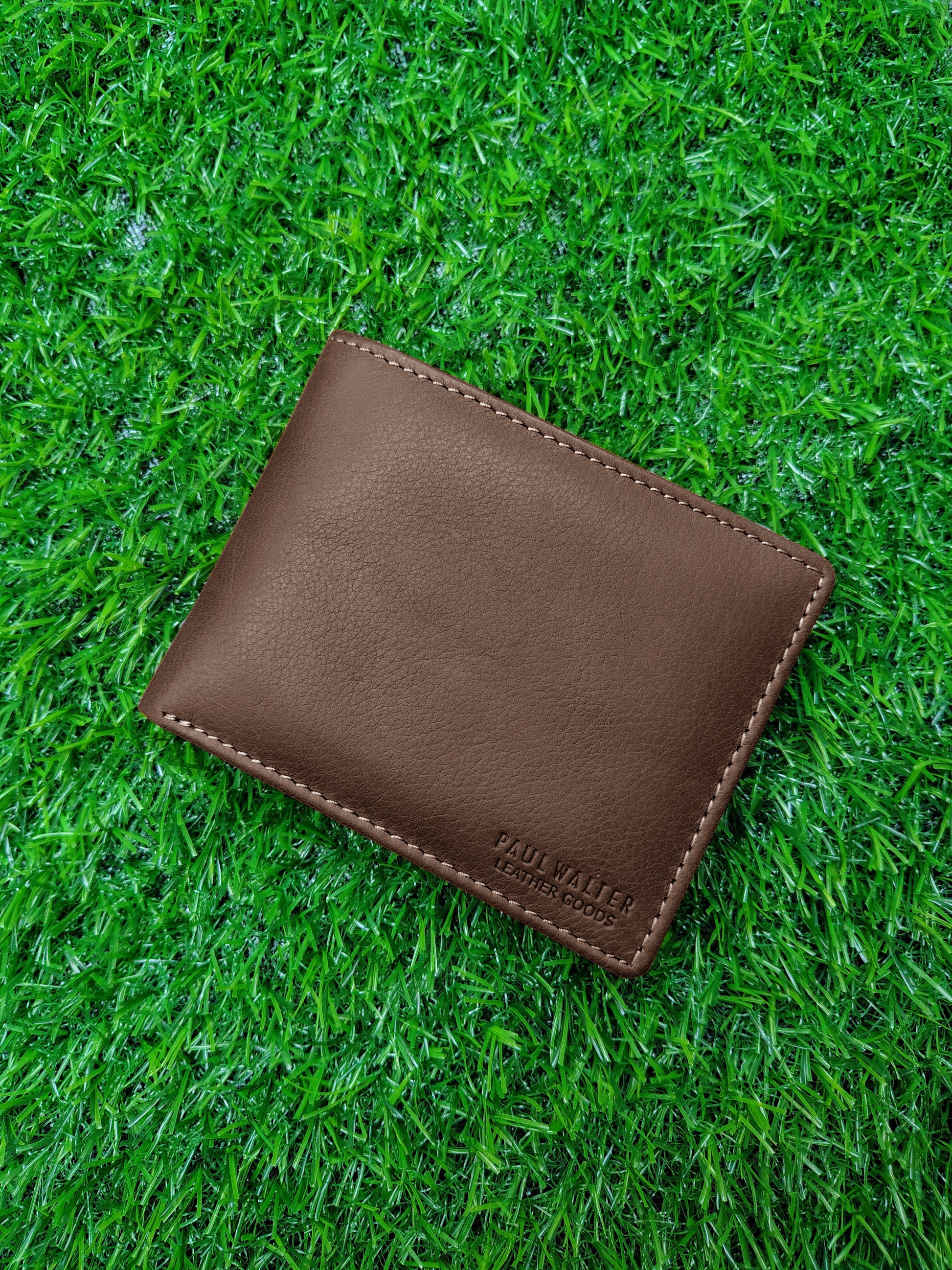 Bifold Wallet with Middle Zipper Pocket